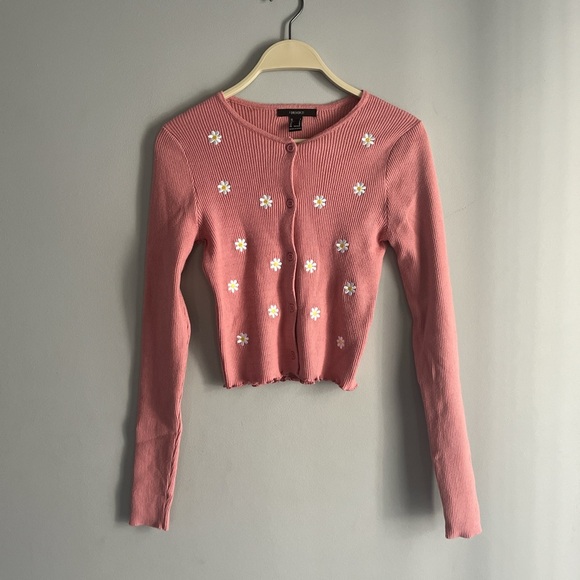 Forever 21 Tops - Pink embroidered daisy fitted sweater size S forever 21
